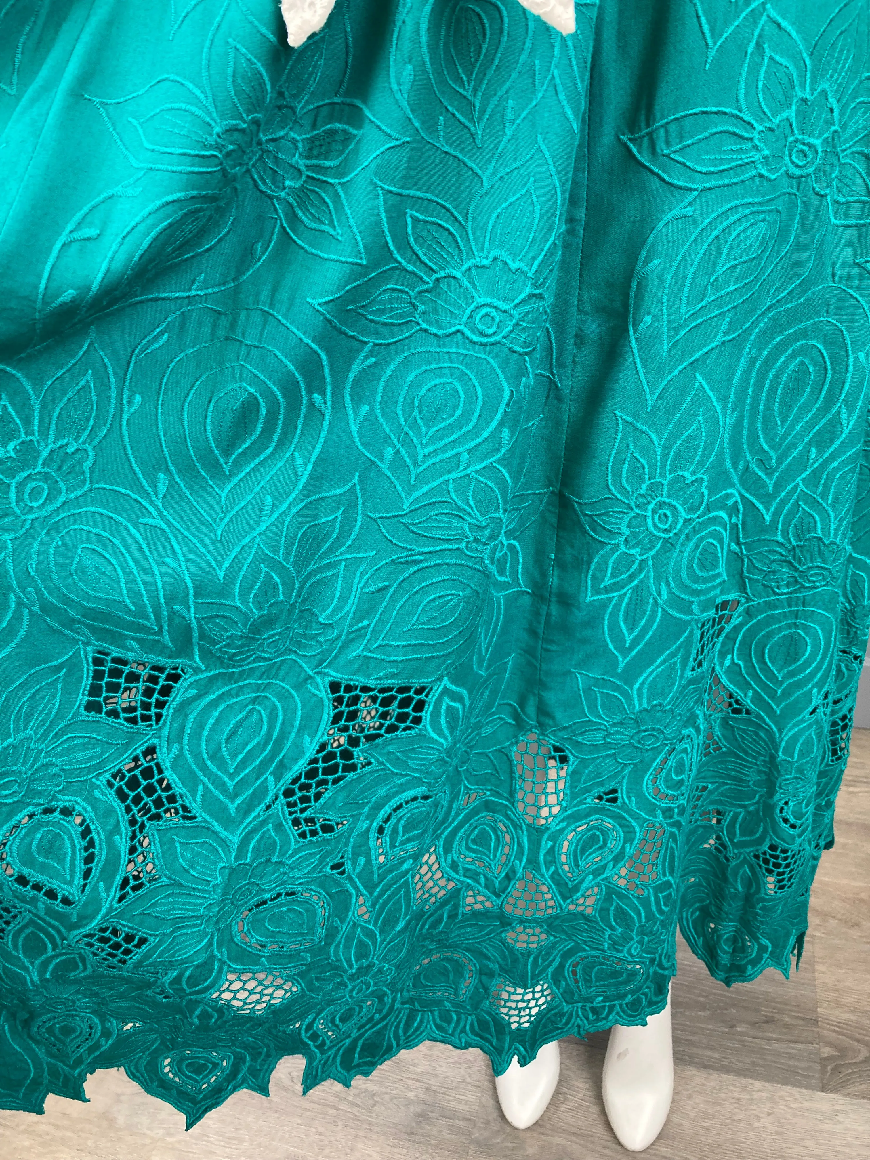 80s/90s Embroidered Rayon Skirt, Size O/S, Emerald Green Embroidered Skirt