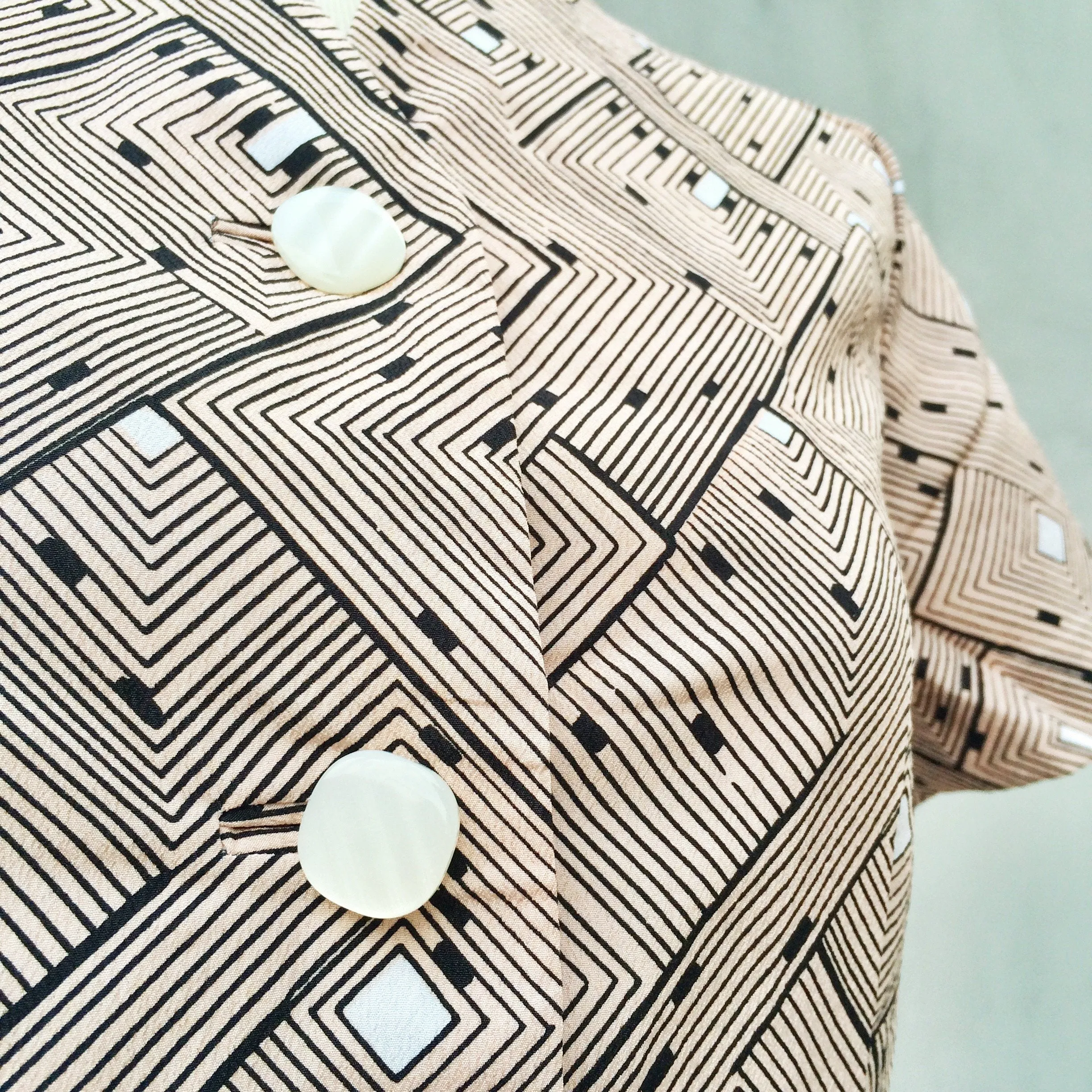 A Mazing Race | Vintage 1960s Geometric Op-art print Shift dress | Cute neckline
