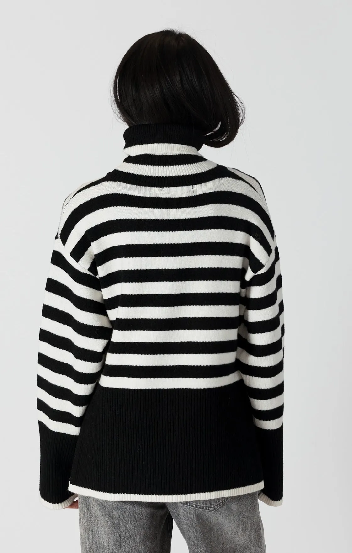 LYLA & LUXE- WOMEN’S BRONWYN SWEATER