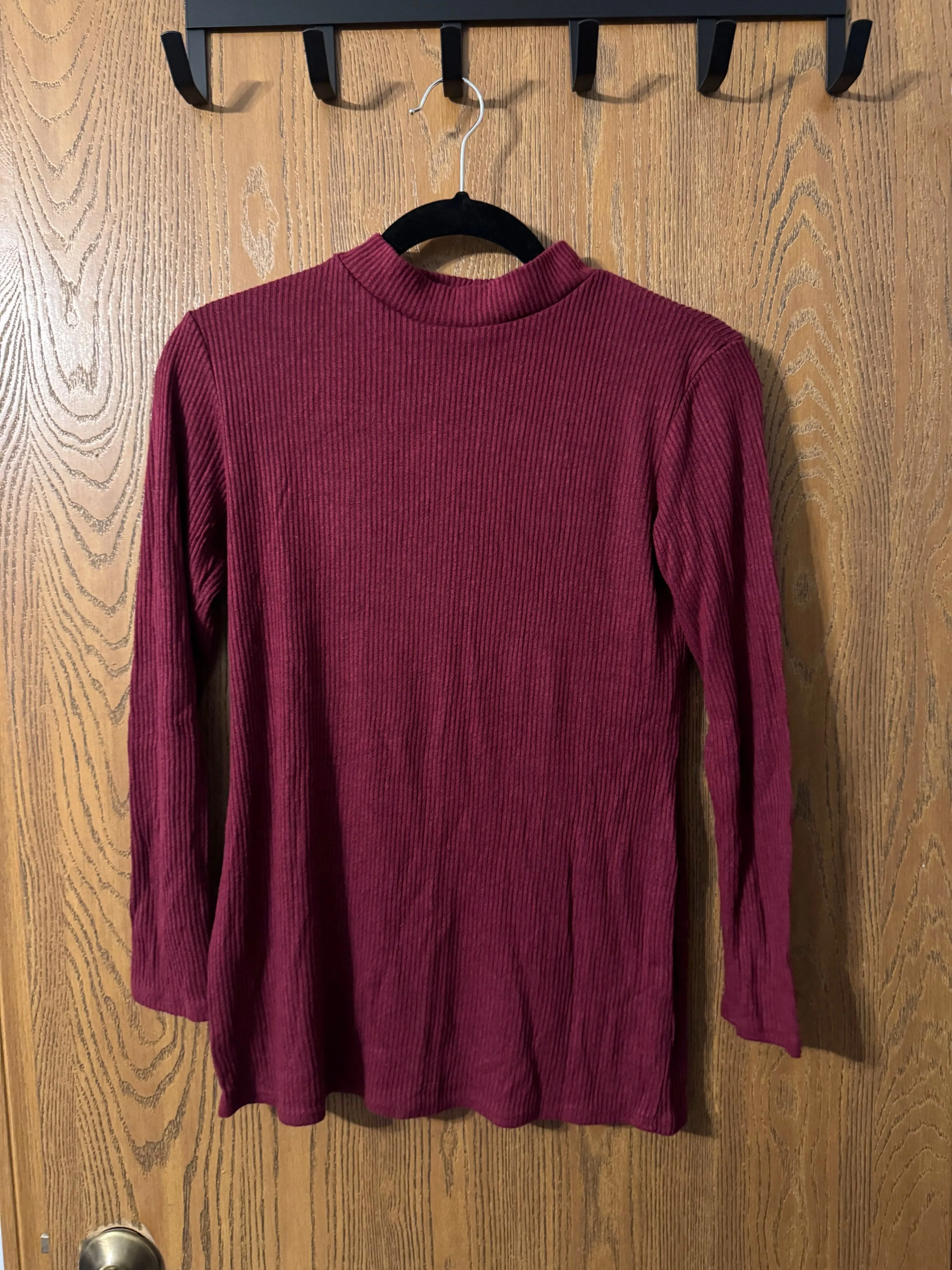 Turtleneck Sweater  - size Juniors Clothing:     S (4-7)